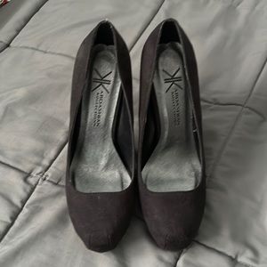 Women’s Kardashian Kollection Black Velvet High Heel Pumps